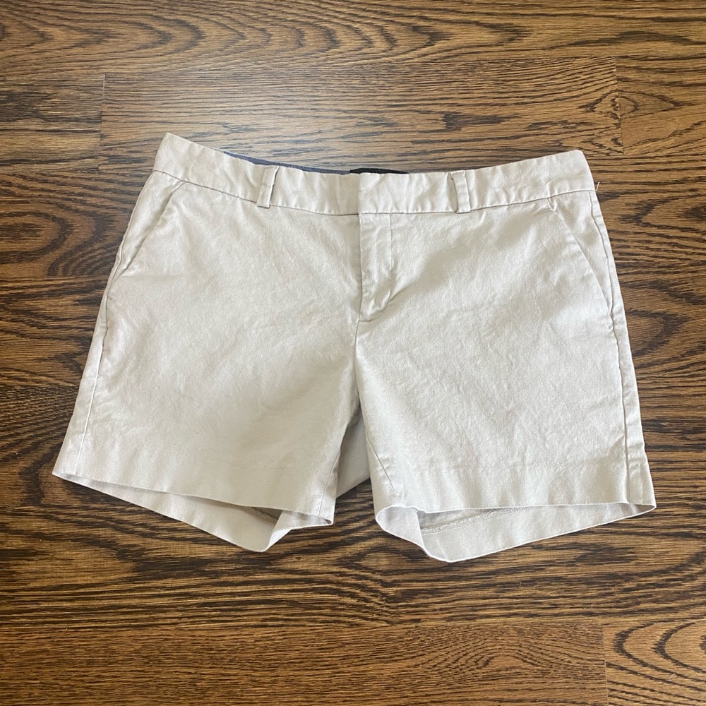 Banana Republic EUC khaki shorts size 4 petite